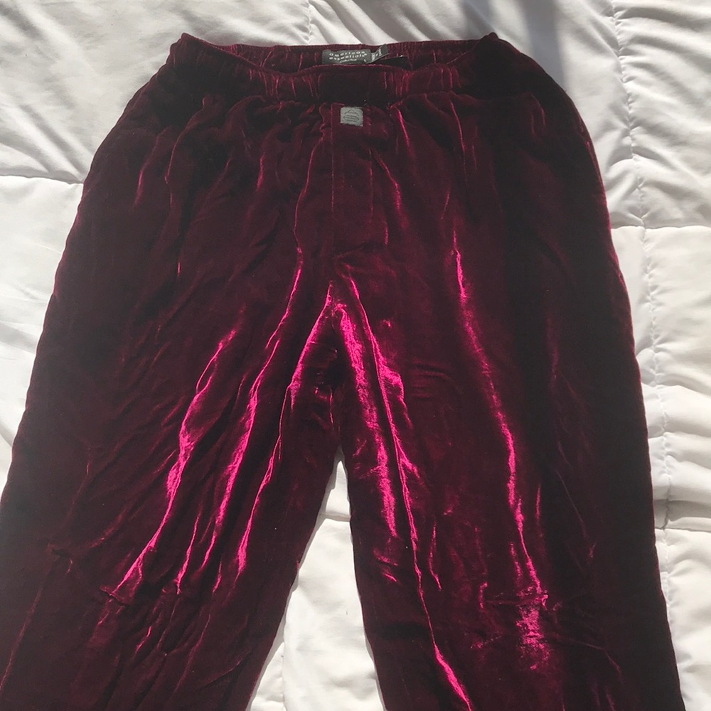 Beautiful lounge pant with drawstring.